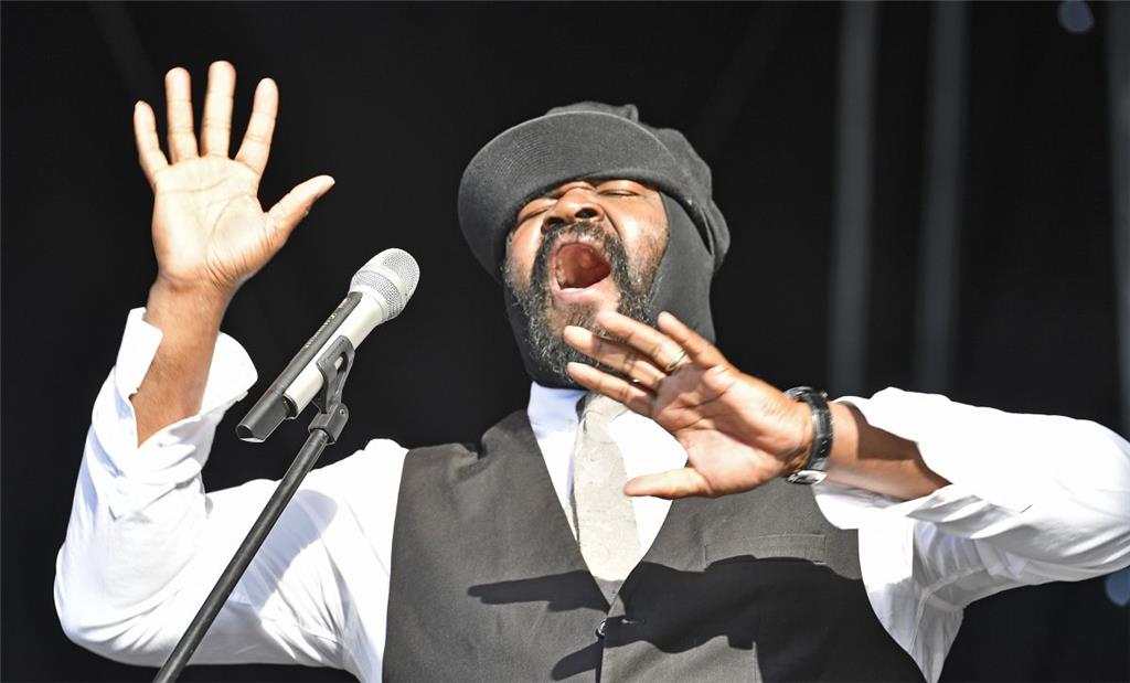Cool Million und Gregory Porter beim Open Air in Bremerhaven. Foto: Scheschonka