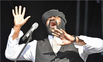 Cool Million und Gregory Porter beim Open Air in Bremerhaven. Foto: Scheschonka