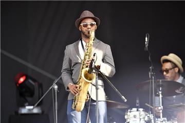 Cool Million und Gregory Porter beim Open Air in Bremerhaven. Foto: Scheschonka