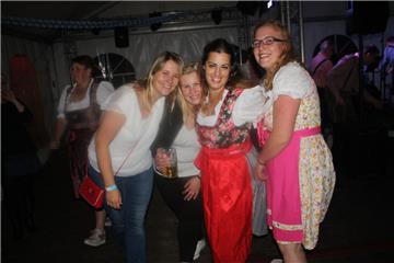 Coole Mädels. Oktoberfest in Stinstedt. Foto: Rendelsmann