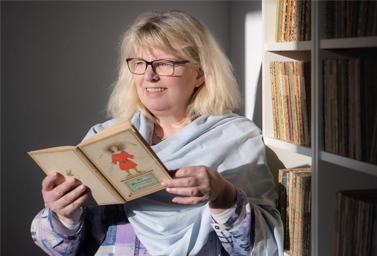 Cordula Mahr sammelt die meist bibliophilen, alten Ausgaben der Insel-Bücherei.