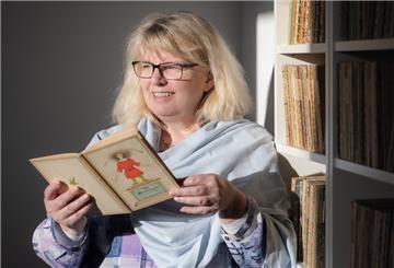 Cordula Mahr sammelt die meist bibliophilen, alten Ausgaben der Insel-Bücherei.