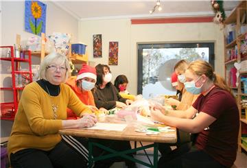 Cornelia Rönnefahrt (links) und ihr Team von der Sonnenblume kümmern sich auch in Corono-Zeiten um die Kinder im Stadtteil Leherheide.