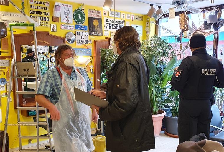 Corona-Kontrolle eines Friseurbetriebes in Cuxhaven-Deichstraße.