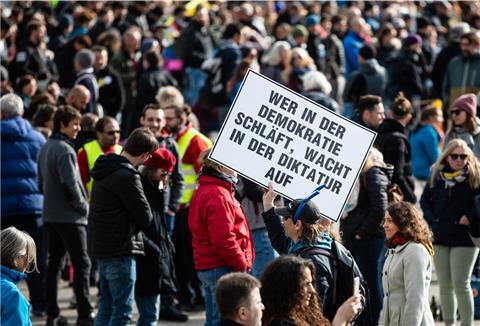 Corona-Leugner und die Querdenken-Szene bereitet dem Verfassungsschutz Sorgen.