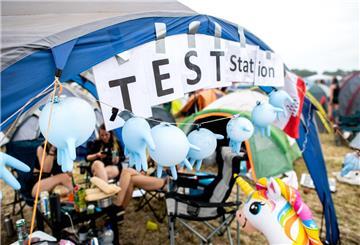 Coronaschutz war kaum ein Thema. Diese „Teststation“ beim Festival dürfte deutlich mehr Andrang gehabt haben, als das offizielle Testangebot der Beeke-Apotheke in Scheeßel.