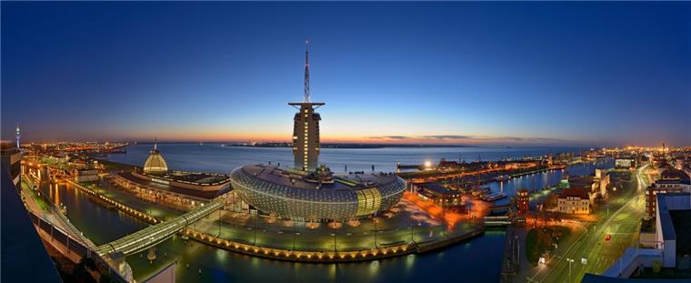 Da fällt uns nur ein Wort ein: wow! Aus dieser Perspektive würden wir uns Bremerhaven am liebsten über das Bett hängen. Mit den Fotoleinwänden der NORDSEE-ZEITUNG ist das jetzt möglich.