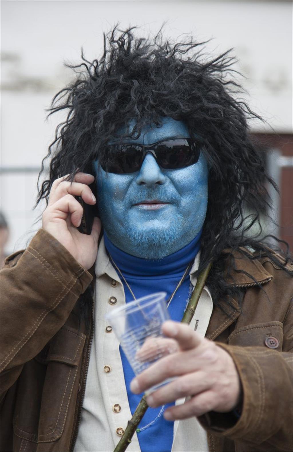Da ist der &quot;Blaumann&quot; überrascht. &quot;Hilfe, ich werde fotografiert&...