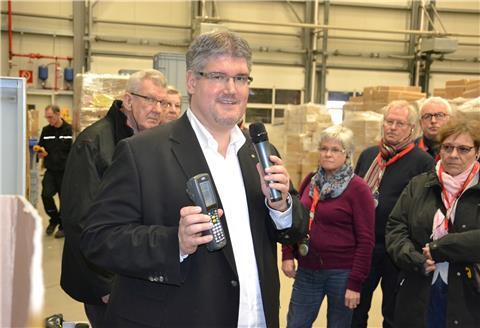 Da war noch alles in Ordnung: Tim Jöllenbeck, Geschäftsführer und Sohn des Firmengründers, führte 2018 Besucher durch den Betrieb in Weertzen.