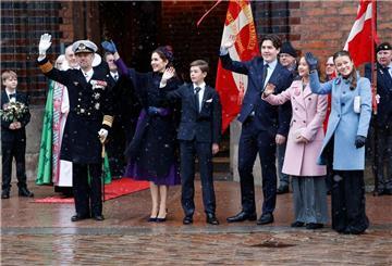 Dänemarks König Frederik X. (l-r), Königin Mary, Prinz Vincent, Kronprinz Christian, Prinzessin Isabella und Prinzessin Josephine kommen zur Feier des Thronwechsels in die Kathedrale von Aarhus.