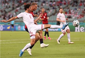 Dänemarks Thomas Delaney (vorne) erzielt das Führungstor gegen Tschechien.