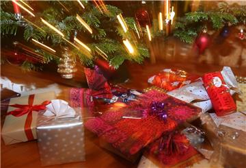 Damit auch bedürftige Kinder zu Weihnachten schöne Geschenke bekommen, organisiert die Kreiszeitung in Nordenham jedes Jahr die Aktion „100 Geschenke für 100 Kinder“.