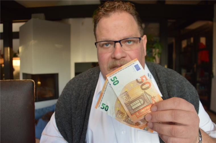 Falschgeld: Taxiunternehmer aus Langen über den Tisch gezogen Damit hätte Taxiunternehmer Michael Brümmer aus Langen nicht gerechnet: Seine Mitarbeiter wurden Opfer von Betrügern. Die Tatverdächtigen hatten nach verschiedenen Fahrten mit falschen 50-Euro-Geldscheinen gezahlt.