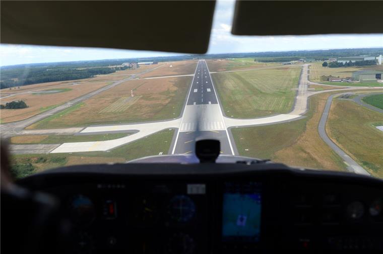 Flugplatz Nordholz: Hangar ist in Sicht Damit künftig auch Kleinflugzeuge in Nordholz trocken stehen, soll ab Jahresende ein Hangar gebaut werden.