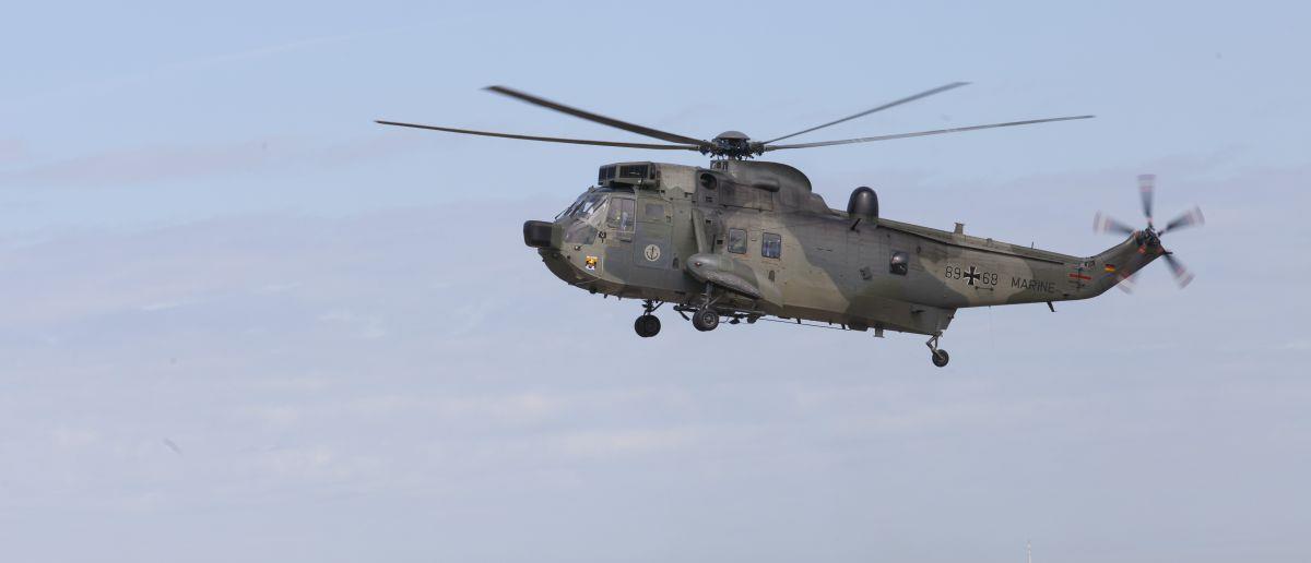 Damit künftig wieder mehr Marinehubschrauber des Typs Sea King Mk41 abheben, arbeiten Bundeswehr und Rüstungsindustrie jetzt am Fliegerhorst in Nordholz zusammen.  Foto Leuschner