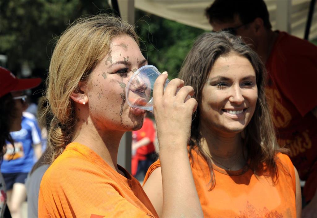 Dana Wiebke Schäfer, die aktuelle Miss Bremen, und Vera Weimer, die aktuelle Mis...