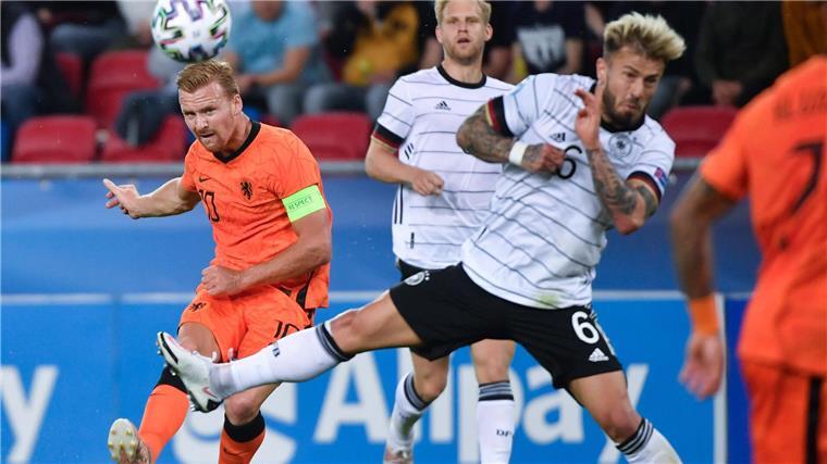 VfL Bochum holt Stöger-Nachfolger von AZ Alkmaar Dani de Wit (l) wechselt ablösefrei vom AZ Alkmaar nach Bochum.