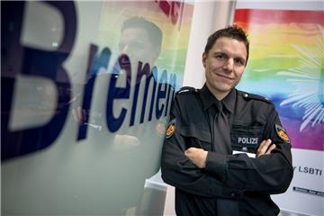 Daniel Blida ist Ansprechpartner für Lesben, Schwule, Bisexuelle, Trans- und Interpersonen (LSBTI) bei der Bremer Polizei.


