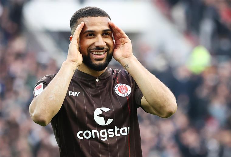 Werder geht Wunschspieler durch die Lappen Fußball: 2. Bundesliga, 32. Spieltag, FC St. Pauli - 1. FC Nürnberg im Millerntor-Stadion. Sankt Paulis Daniel-Kofi Kyereh feiert sein Tor zum 1:0 per Elfmeter.