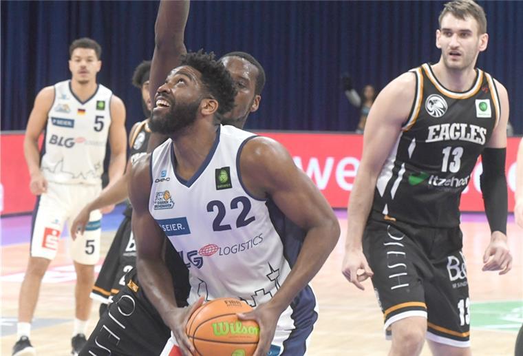 Die Eisbären müssen in Nürnberg unbedingt gewinnen Daniel Laster und die Eisbären sind am Freitag bei den Nürnberg Falcons gefordert.
