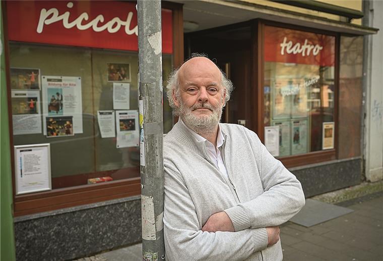 Daniel Meyer-Dinkgräfe hat bei der neuen Komödie im Piccolo Teatro in der „Alten Bürger“ Regie geführt.