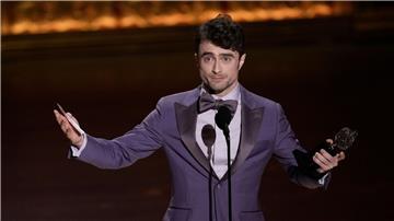Daniel Radcliffe nimmt in New York seinen Tony Award entgegen.