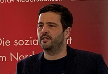 Daniel Schneider, Kandidat für den Wahlkreis Cuxhaven-Stade II, rief dazu auf, den Wahlkampf im Superwahljahr nicht nur digital anzugehen, sondern auch vor Ort präsent und ansprechbar zu sein.