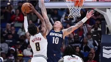 Daniel Theis (10) erzielte für die New Orleans Pelicans gegen die Memphis Grizzlies vier Punkte.