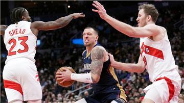 Daniel Theis (M) steht wieder im Kader der deutschen Nationalmannschaft.