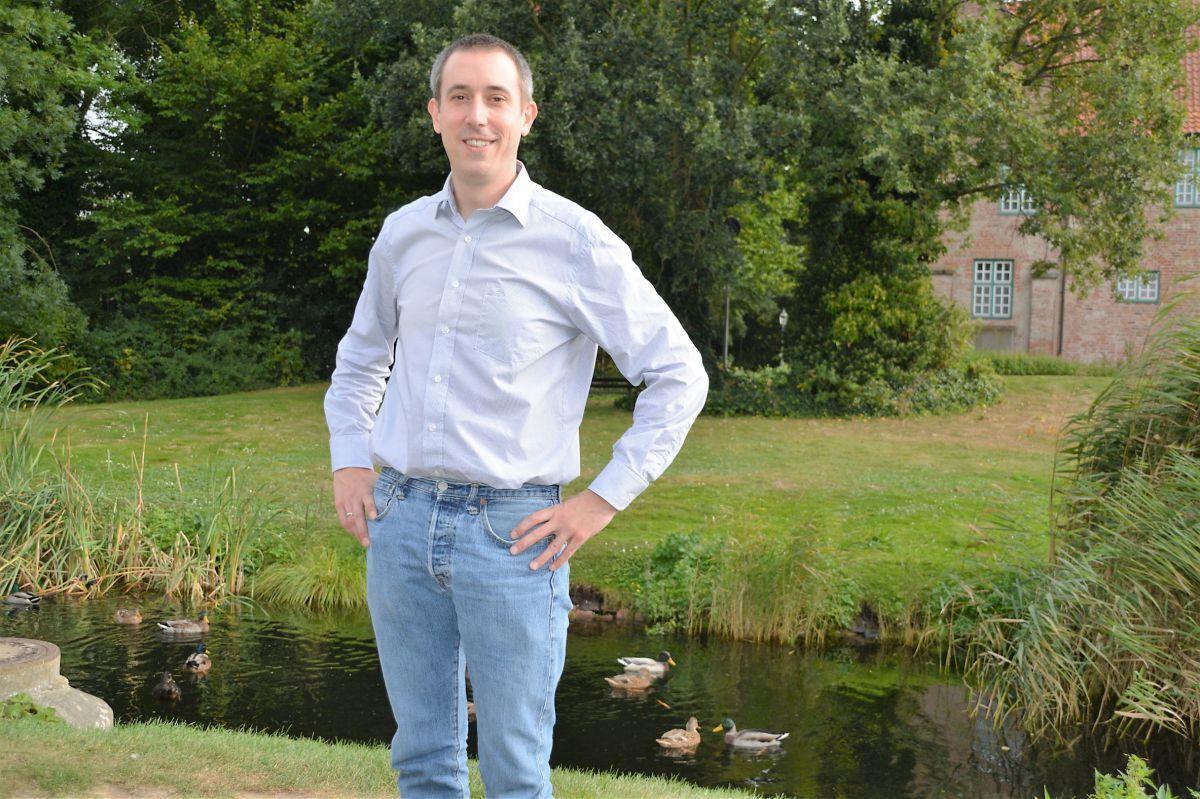 Daniel Tietjen ist der neue Chef bei der Telefonseelsorge Elbe-Weser Daniel Tietjen fühlt sich wohl in Bad Bederkesa. Hier hat der Bremerhavener die anspruchsvolle Aufgabe der Leitung der Außenstelle derTelefon-Seelsorge Elbe-Weser übernommen.