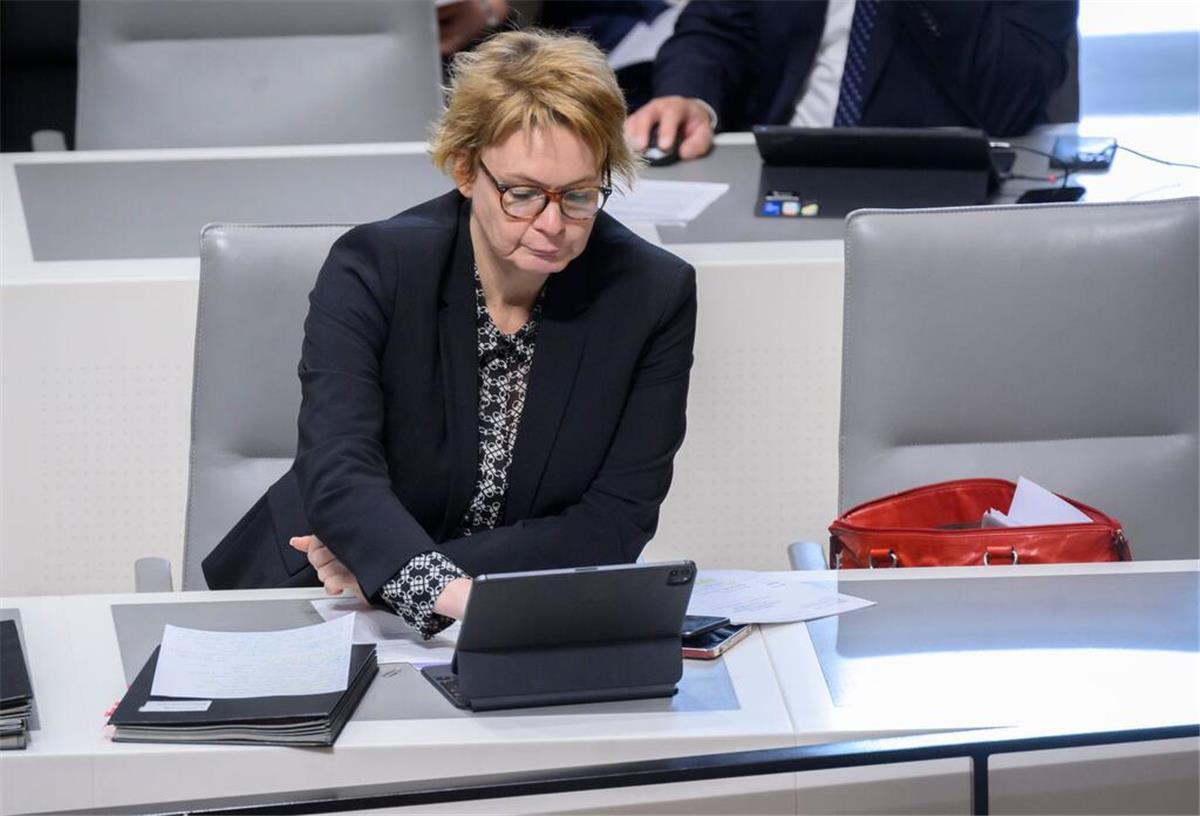 Daniela Behrens (SPD), Innenministerin Niedersachsen, sitzt im Landtag Niedersachsen.