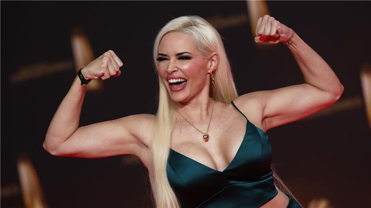 Das halten Fernsehen-Kollegen von Raabs Rückkehr Daniela Katzenberger freut sich über Raabs Rückkehr.