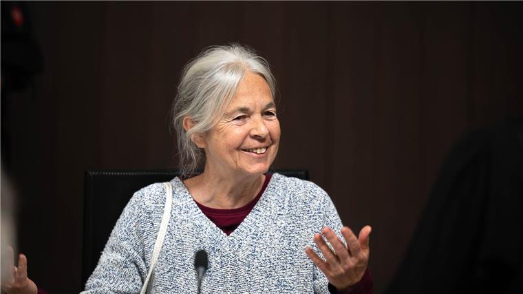 Daniela Klette kritisiert den provisorischen Gerichtssaal. 