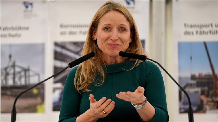Nordsee: Neue Regeln für Schifffahrt und Freizeitsportler Daniela Kluckert (FDP), Parlamentarische Staatssekretärin im Bundesministerium, spricht.