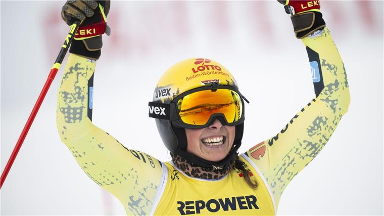 Daniela Maier jubelt über den dritten Platz.
