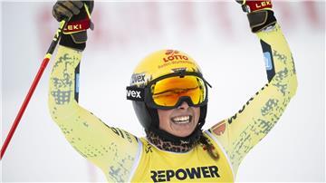 Daniela Maier jubelt über den dritten Platz.