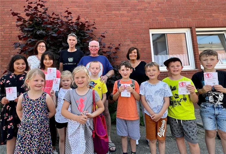 Butjadingen: Schon viele Kinder haben ihr Seepferdchen nachgeholt Dank der Kooperation von TSG Burhave und Kinderhilfe Butjadingen haben jetzt wieder zehn Mädchen und Jungen ihr Seepferdchen-Abzeichen in Empfang nehmen können.