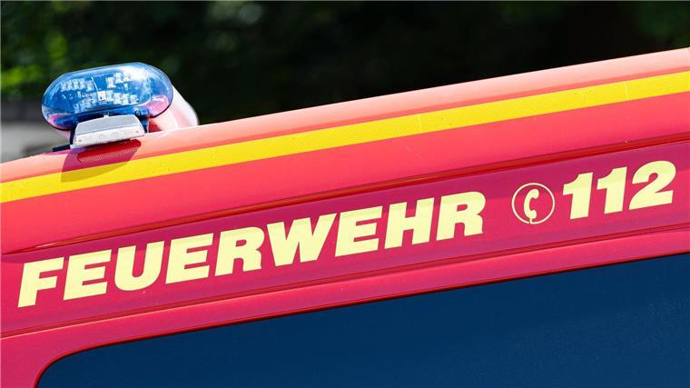 Dank der schnellen Hilfe von Feuerwehrleuten kamen bei einem Brand in einem Hühnerstall keine Tiere zu Schaden. (Symbolbild)