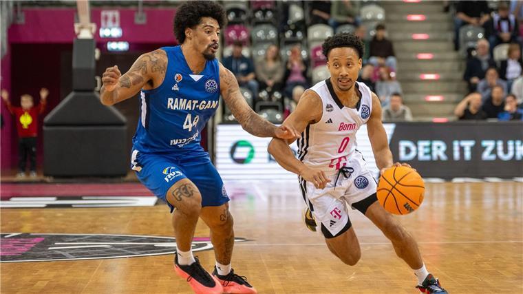 Bonner Rekordsieg: Dreier-Regen in Chemnitz Darius McGhee war in Chemnitz nicht zu stoppen und stellte einen Bundesliga-Rekord auf.