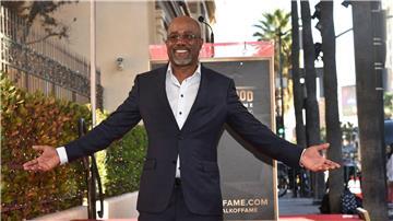 Darius Rucker strahlt über das ganze Gesicht. Der Musiker hat jetzt einen Stern auf dem Hollywood Walk of Fame.