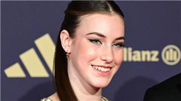 Darja Varfolomeev (l) darf sich über die Ehrung zur „Sportlerin des Jahres“ freuen.
