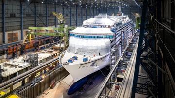 Das 230 Meter lange LNG-Kreuzfahrtschiff „Asuka III“ ist speziell für den japanischen Markt gebaut worden.