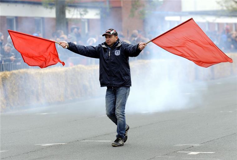 Fischereihafenrennen: Polizei ermittelt nach Todesfall Das 59. Fischereihafenrennen wurde von einem Todesfall überschattet. Die Ermittlungen der Polizei dauern an. Foto Scheschonka