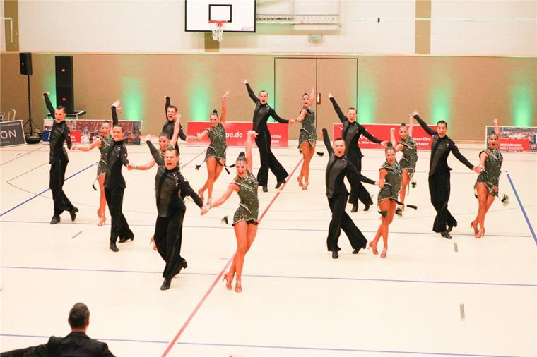 Das A-Team der TSG Bremerhaven stellte sein Thema "Matrix" auf einer Generalprobe vor 400 Zuschauern vor.