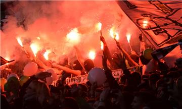 Das Abbrennen von Bengalos durch Werder-Fans im Heimspiel gegen Ingolstadt wurde vom DFB-Sportgericht ebenfalls geahndet.