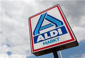 Das Aldi-Nord-Logo auf einem Schild. Foto: Friso Gentsch/dpa