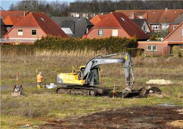 Das alte Klinikgelände ist mehrfach untersucht worden. Dort, wo nötig, soll jetzt möglichst schnell der Boden ausgetauscht werden, damit das vier Hektar große Areal endlich an die Stadt abgegeben werden kann.