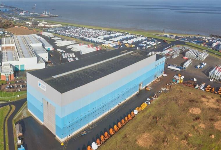 Das Areal der künftigen Produktionsstätte der Titan Wind Energy GmbH für den Bau von Monopiles im Cuxhavener Offshore-Hafen.