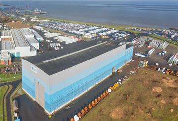 Das Areal der künftigen Produktionsstätte der Titan Wind Energy GmbH für den Bau von Monopiles im Cuxhavener Offshore-Hafen.