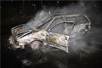 Das Auto brannte in Bremerhaven-Wulsdorf völlig aus.